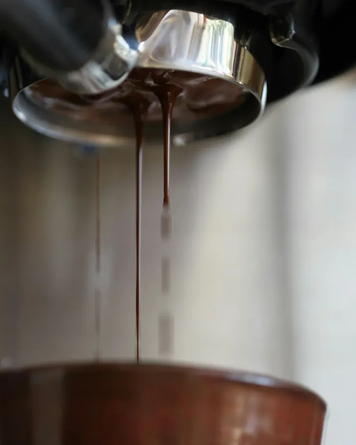 An uneven extraction splitting into separate streams